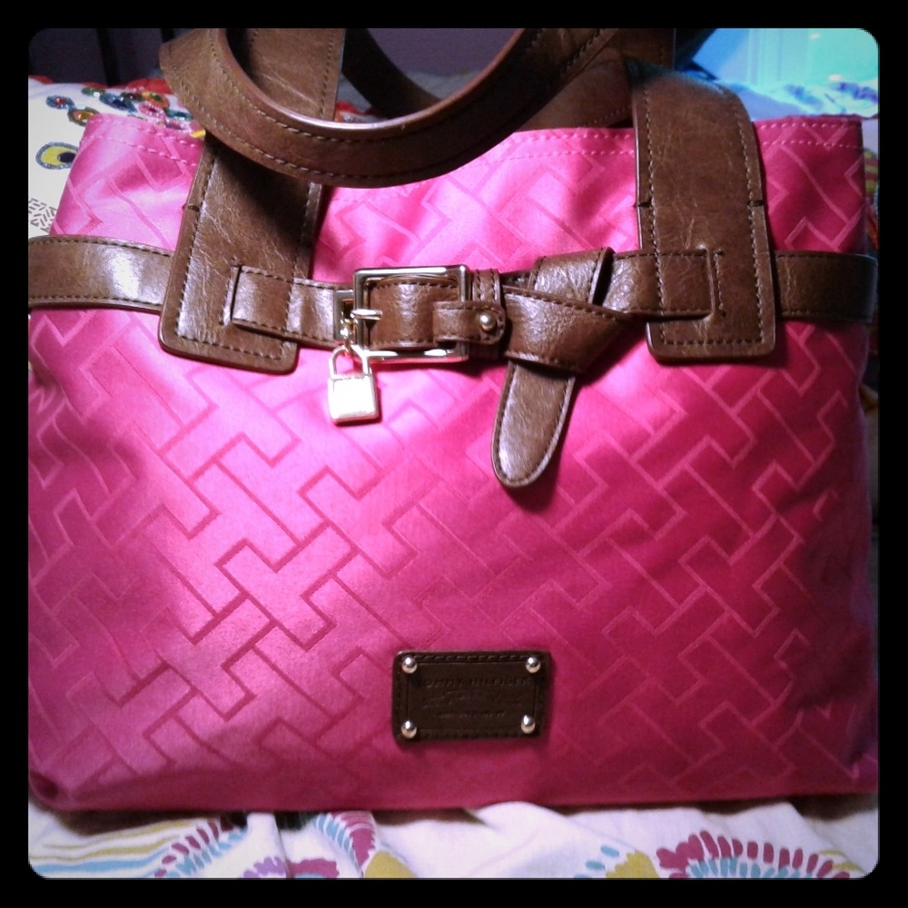 (NWOT)TOMMY HILFIGER PURSE *Rare find *